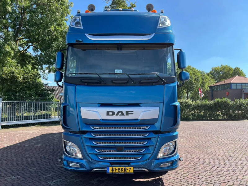 DAF XF 530 FAS - Cserefelépítményes teherautó: 3 kép. DAF XF 530 FAS - Cserefelépítményes teherautó: 3 kép.