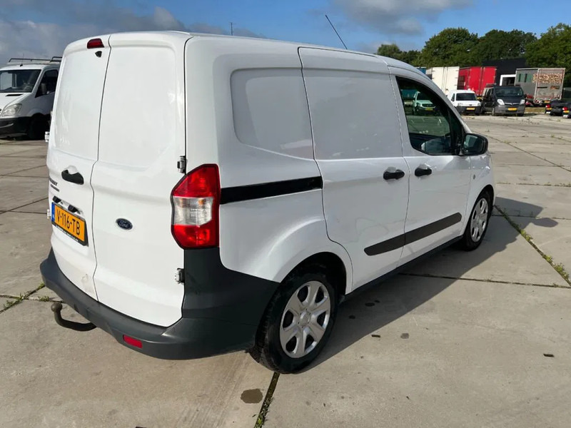 Ford Transit Courier 1.5 EURO 6 - Kis furgon: 4 kép. Ford Transit Courier 1.5 EURO 6 - Kis furgon: 4 kép.