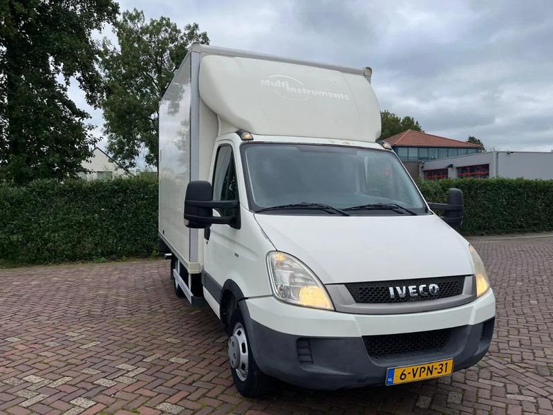 Iveco Daily 40 C14 - Dobozos kisteherautó: 4 kép. Iveco Daily 40 C14 - Dobozos kisteherautó: 4 kép.