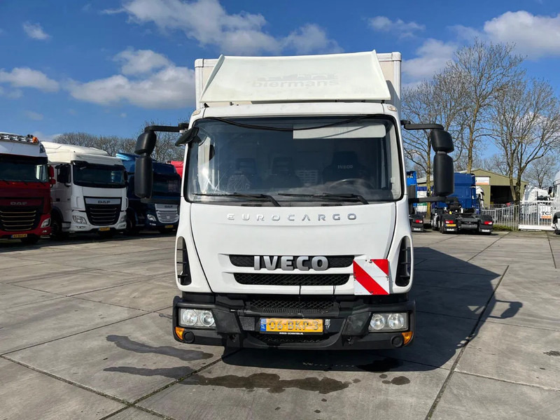 Iveco EuroCargo 75 E21 MANUAL - Dobozos felépítményű teherautó: 3 kép. Iveco EuroCargo 75 E21 MANUAL - Dobozos felépítményű teherautó: 3 kép.