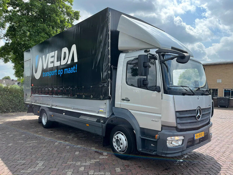 Mercedes-Benz Atego 1221 - Dobozos felépítményű teherautó: 5 kép. Mercedes-Benz Atego 1221 - Dobozos felépítményű teherautó: 5 kép.