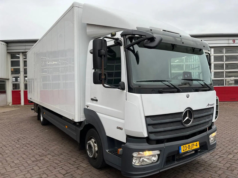Mercedes-Benz Atego 816 - Dobozos felépítményű teherautó: 2 kép. Mercedes-Benz Atego 816 - Dobozos felépítményű teherautó: 2 kép.