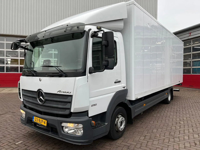 Mercedes-Benz Atego 816 - Dobozos felépítményű teherautó: 4 kép. Mercedes-Benz Atego 816 - Dobozos felépítményű teherautó: 4 kép.