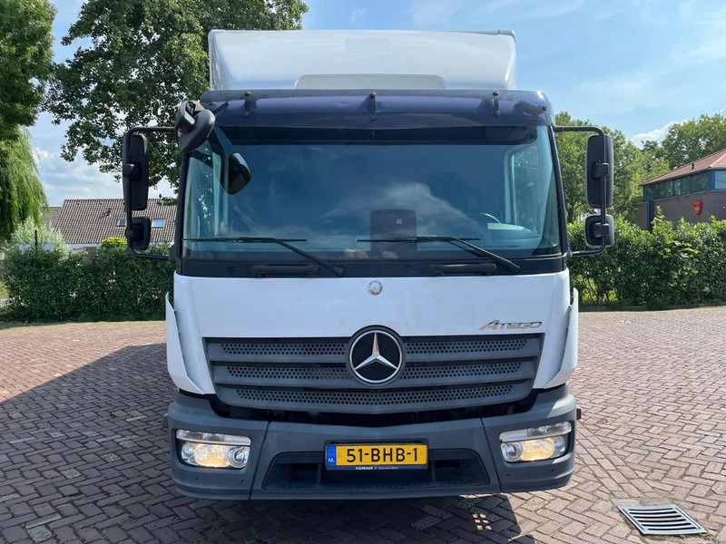 Mercedes-Benz Atego 916 - Dobozos felépítményű teherautó: 3 kép. Mercedes-Benz Atego 916 - Dobozos felépítményű teherautó: 3 kép.