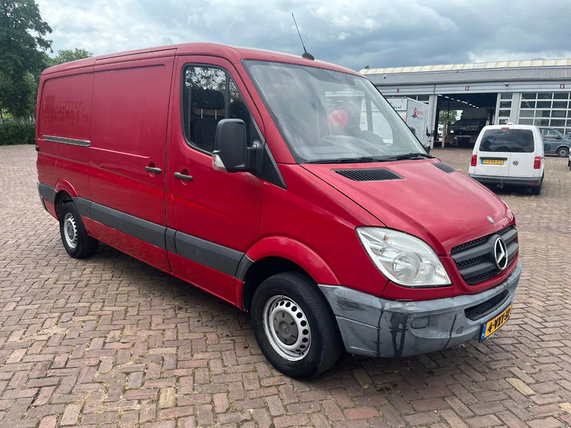 Mercedes-Benz Sprinter 313 L2H1 - Furgon: 3 kép. Mercedes-Benz Sprinter 313 L2H1 - Furgon: 3 kép.