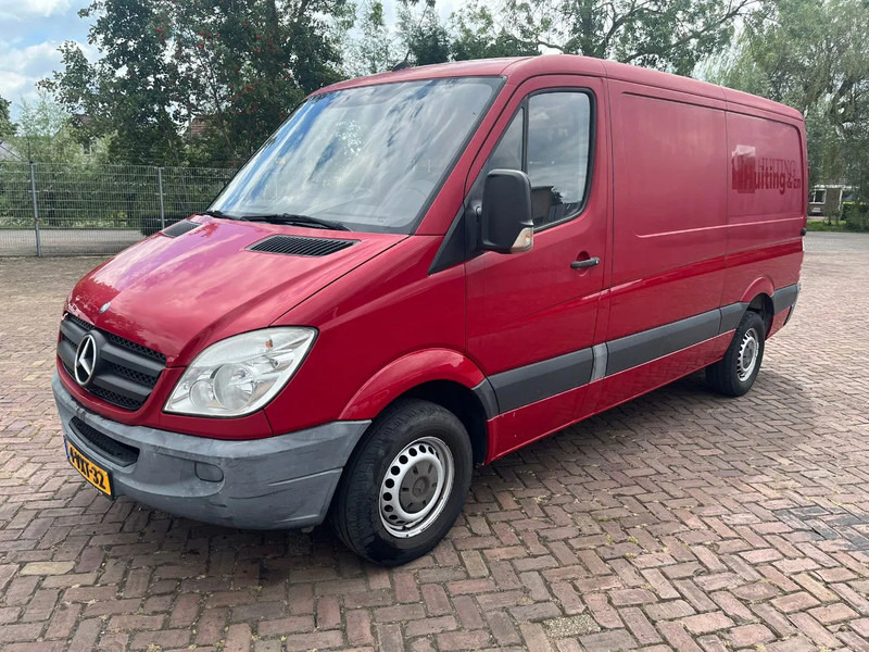 Mercedes-Benz Sprinter 313 L2H1 - Furgon: 3 kép. Mercedes-Benz Sprinter 313 L2H1 - Furgon: 3 kép.