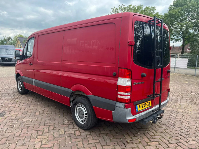 Mercedes-Benz Sprinter 313 L2H1 - Furgon: 4 kép. Mercedes-Benz Sprinter 313 L2H1 - Furgon: 4 kép.