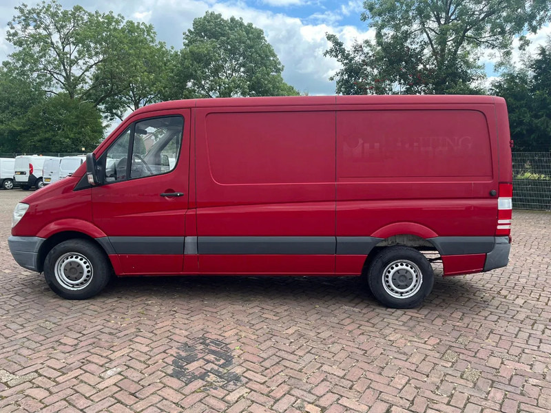 Mercedes-Benz Sprinter 313 L2H1 - Furgon: 4 kép. Mercedes-Benz Sprinter 313 L2H1 - Furgon: 4 kép.