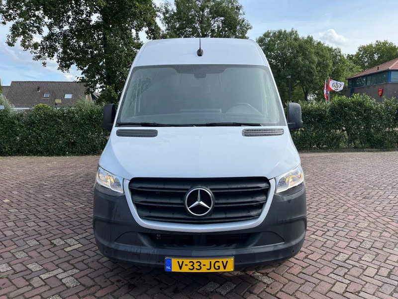 Mercedes-Benz Sprinter 317 1.9 CDI L2H1 - Furgon, Duplakabinos kisteherautó: 3 kép. Mercedes-Benz Sprinter 317 1.9 CDI L2H1 - Furgon, Duplakabinos kisteherautó: 3 kép.
