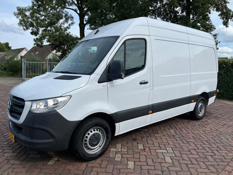 Mercedes-Benz Sprinter 317 1.9 CDI L2H1 - Furgon, Duplakabinos kisteherautó: 1 kép. Mercedes-Benz Sprinter 317 1.9 CDI L2H1 - Furgon, Duplakabinos kisteherautó: 1 kép.