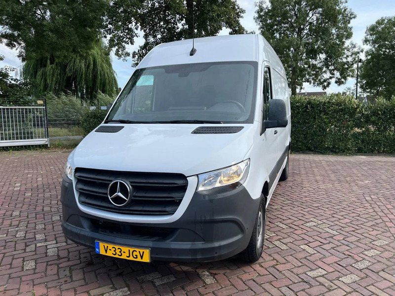 Mercedes-Benz Sprinter 317 1.9 CDI L2H1 - Furgon, Duplakabinos kisteherautó: 2 kép. Mercedes-Benz Sprinter 317 1.9 CDI L2H1 - Furgon, Duplakabinos kisteherautó: 2 kép.