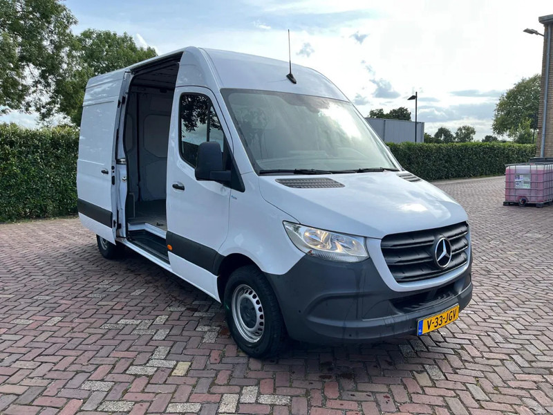 Mercedes-Benz Sprinter 317 1.9 CDI L2H1 - Furgon, Duplakabinos kisteherautó: 5 kép. Mercedes-Benz Sprinter 317 1.9 CDI L2H1 - Furgon, Duplakabinos kisteherautó: 5 kép.