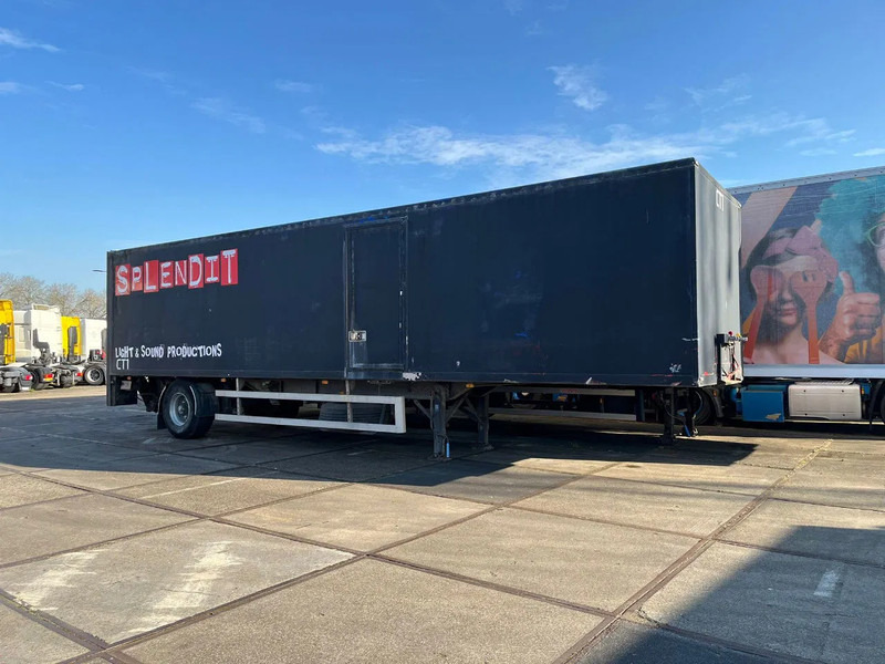 Netam-Fruehauf ONCRK 22110 - Félpótkocsi dobozos: 2 kép. Netam-Fruehauf ONCRK 22110 - Félpótkocsi dobozos: 2 kép.