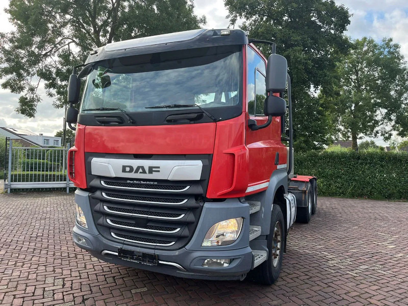 DAF CF 530 FAT intarder - Nyergesvontató: 2 kép. DAF CF 530 FAT intarder - Nyergesvontató: 2 kép.