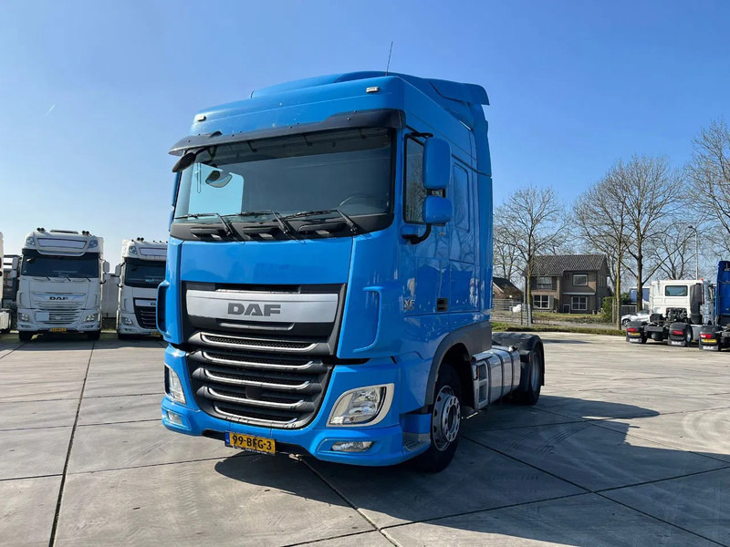 DAF XF 410 FT - Nyergesvontató: 2 kép. DAF XF 410 FT - Nyergesvontató: 2 kép.
