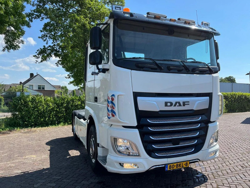 DAF XF 450 FT COMFORT CAB 9TN VOORAS EURO 6 - Nyergesvontató: 2 kép. DAF XF 450 FT COMFORT CAB 9TN VOORAS EURO 6 - Nyergesvontató: 2 kép.