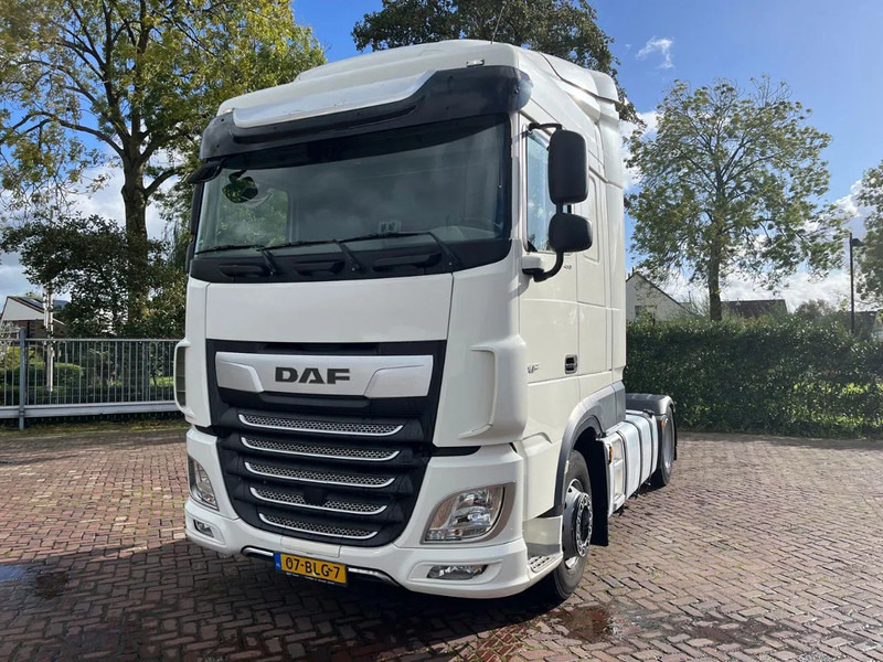DAF XF 450 FT - Nyergesvontató: 2 kép. DAF XF 450 FT - Nyergesvontató: 2 kép.