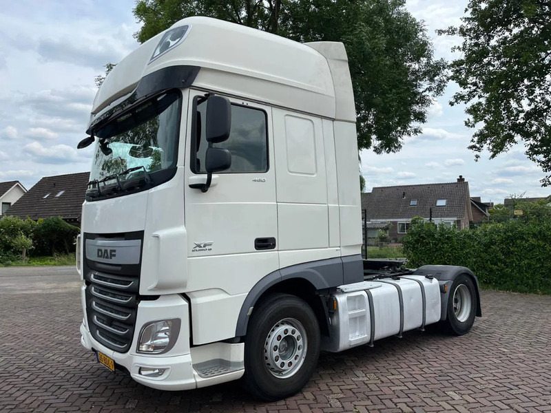 DAF XF 460 FT - Nyergesvontató: 1 kép. DAF XF 460 FT - Nyergesvontató: 1 kép.