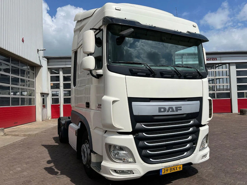 DAF XF 460 FT - Nyergesvontató: 4 kép. DAF XF 460 FT - Nyergesvontató: 4 kép.