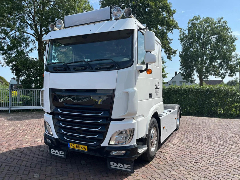 DAF XF 510 FT EURO 6 INTARDER 9TON VOORAS - Nyergesvontató: 2 kép. DAF XF 510 FT EURO 6 INTARDER 9TON VOORAS - Nyergesvontató: 2 kép.