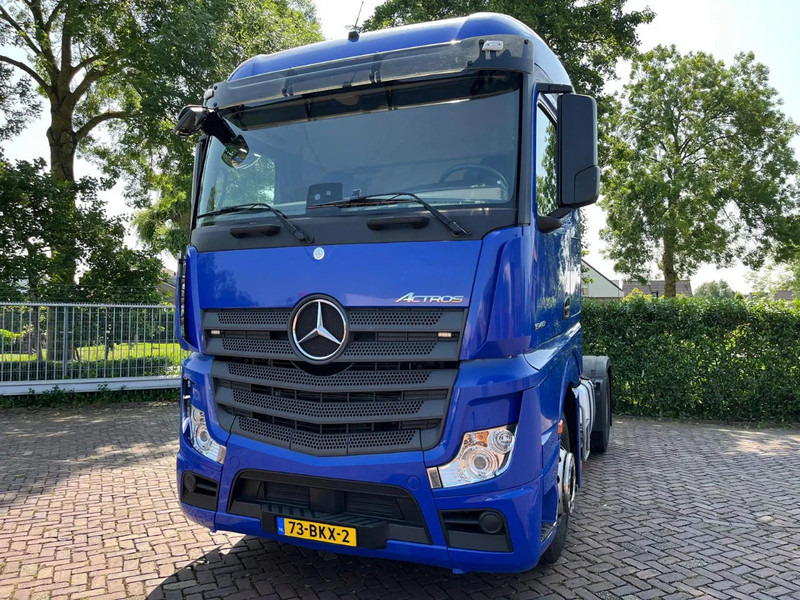 Mercedes-Benz Actros 1940 - Nyergesvontató: 4 kép. Mercedes-Benz Actros 1940 - Nyergesvontató: 4 kép.