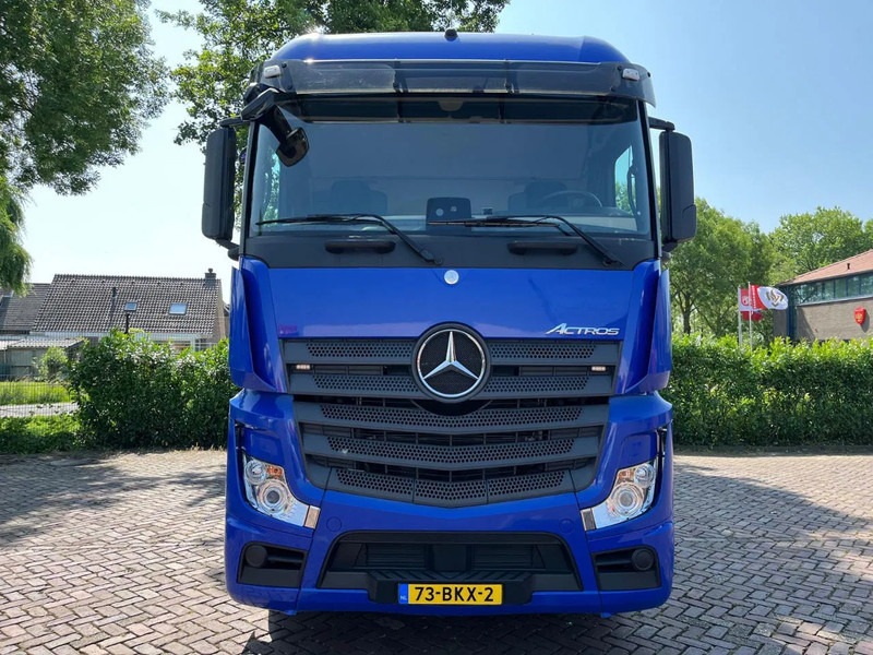 Mercedes-Benz Actros 1940 - Nyergesvontató: 3 kép. Mercedes-Benz Actros 1940 - Nyergesvontató: 3 kép.