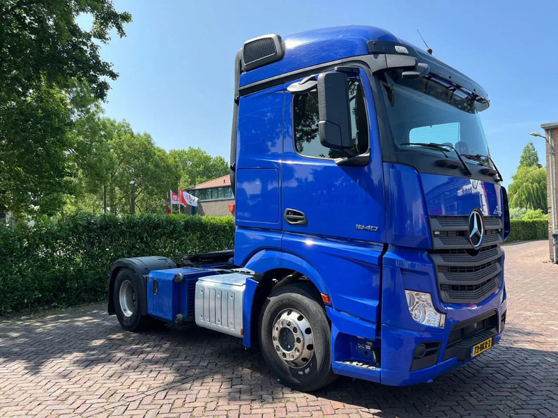 Mercedes-Benz Actros 1940 - Nyergesvontató: 1 kép. Mercedes-Benz Actros 1940 - Nyergesvontató: 1 kép.