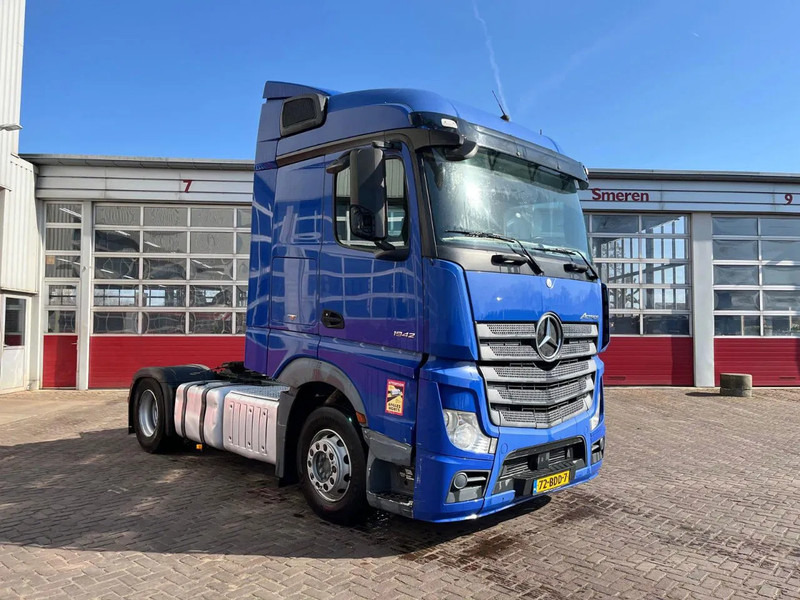 Mercedes-Benz Actros 1942 EURO 5 - Nyergesvontató: 5 kép. Mercedes-Benz Actros 1942 EURO 5 - Nyergesvontató: 5 kép.