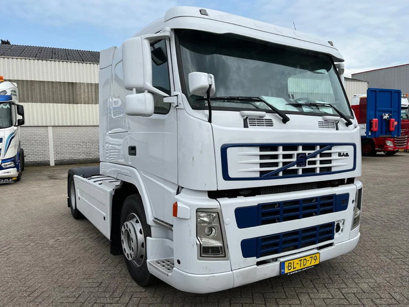 Volvo FM 9 MOTOR DEFECT (motor start wel maar kan niet rijden) - Nyergesvontató: 4 kép. Volvo FM 9 MOTOR DEFECT (motor start wel maar kan niet rijden) - Nyergesvontató: 4 kép.