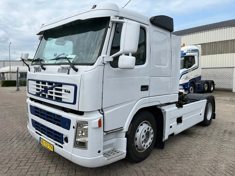 Volvo FM 9 MOTOR DEFECT (motor start wel maar kan niet rijden) - Nyergesvontató: 1 kép. Volvo FM 9 MOTOR DEFECT (motor start wel maar kan niet rijden) - Nyergesvontató: 1 kép.