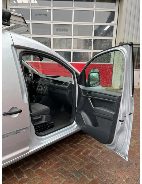 Kis furgon Volkswagen Caddy: 15 kép.