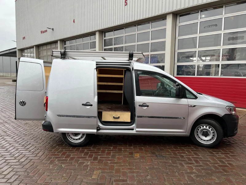 Kis furgon Volkswagen Caddy: 8 kép.