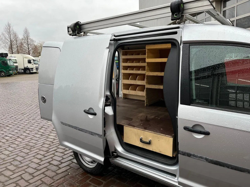 Kis furgon Volkswagen Caddy: 9 kép.