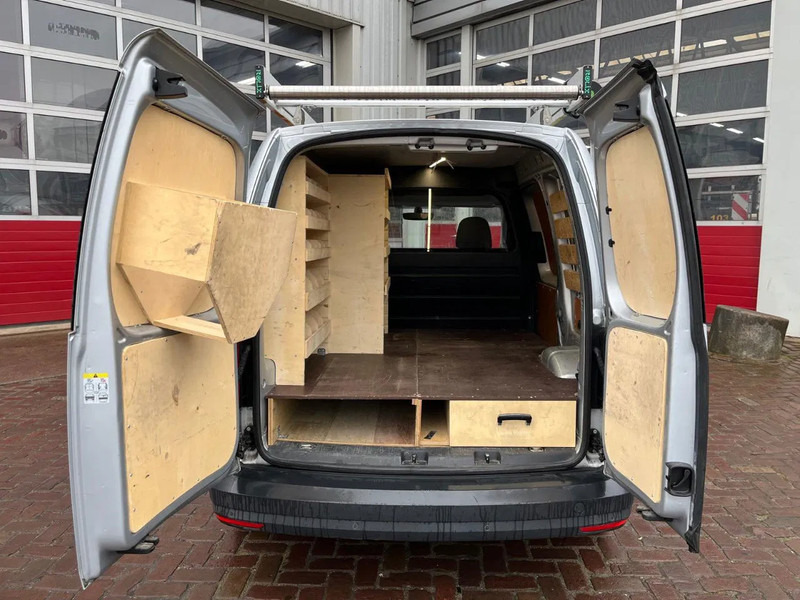 Kis furgon Volkswagen Caddy: 11 kép.
