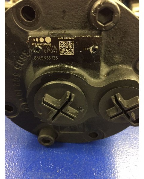 ZF Stuuroliepomp 8605955133 - Szervószivattyú: 2 kép. ZF Stuuroliepomp 8605955133 - Szervószivattyú: 2 kép.