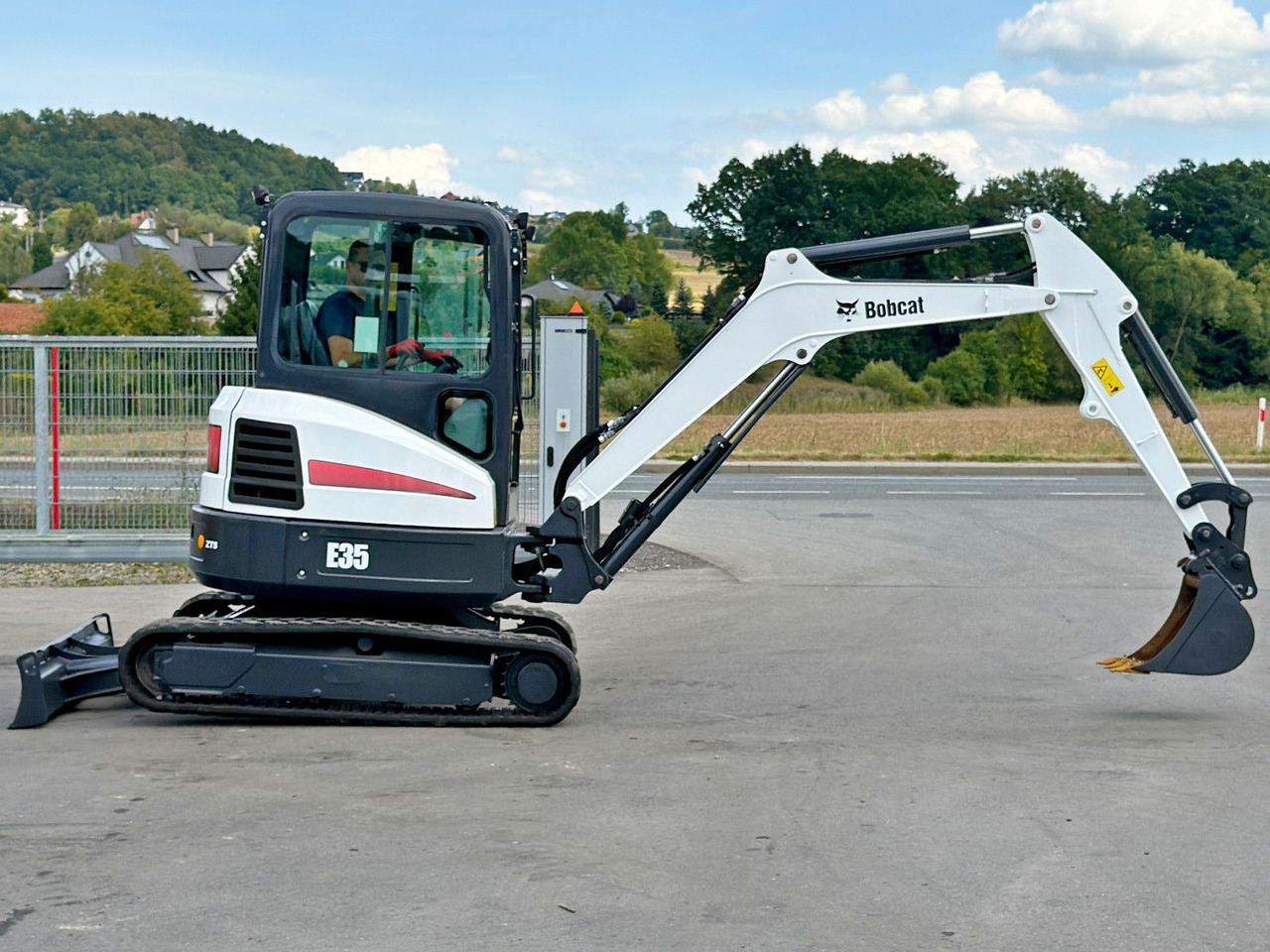 Bobcat E 35 * Raupenbagger * TOPZUSTAND - Buldózer: 3 kép. Bobcat E 35 * Raupenbagger * TOPZUSTAND - Buldózer: 3 kép.