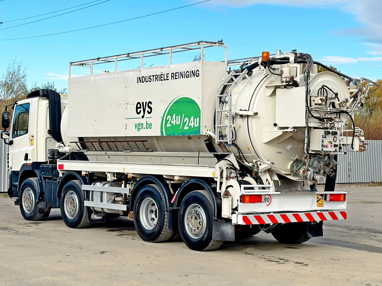 DAF CF 85.410 * Saug und Spülwagen +FUNK - Szippantós autó: 5 kép. DAF CF 85.410 * Saug und Spülwagen +FUNK - Szippantós autó: 5 kép.