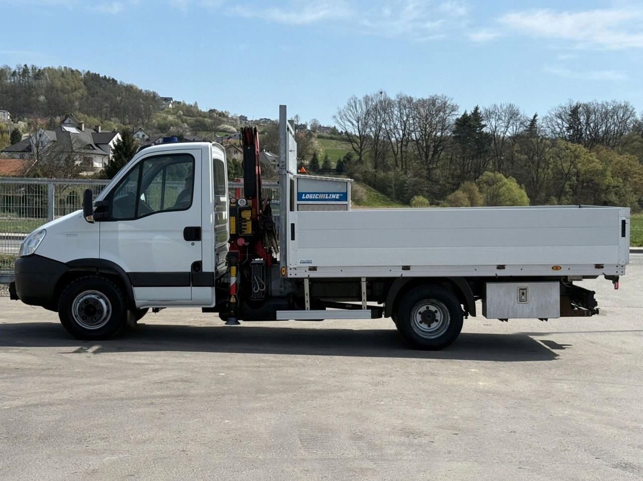 Iveco Daily 65C14 Pritsche 3,75 m FASSI F38 A.22 - Platós kisteherautó: 4 kép. Iveco Daily 65C14 Pritsche 3,75 m FASSI F38 A.22 - Platós kisteherautó: 4 kép.