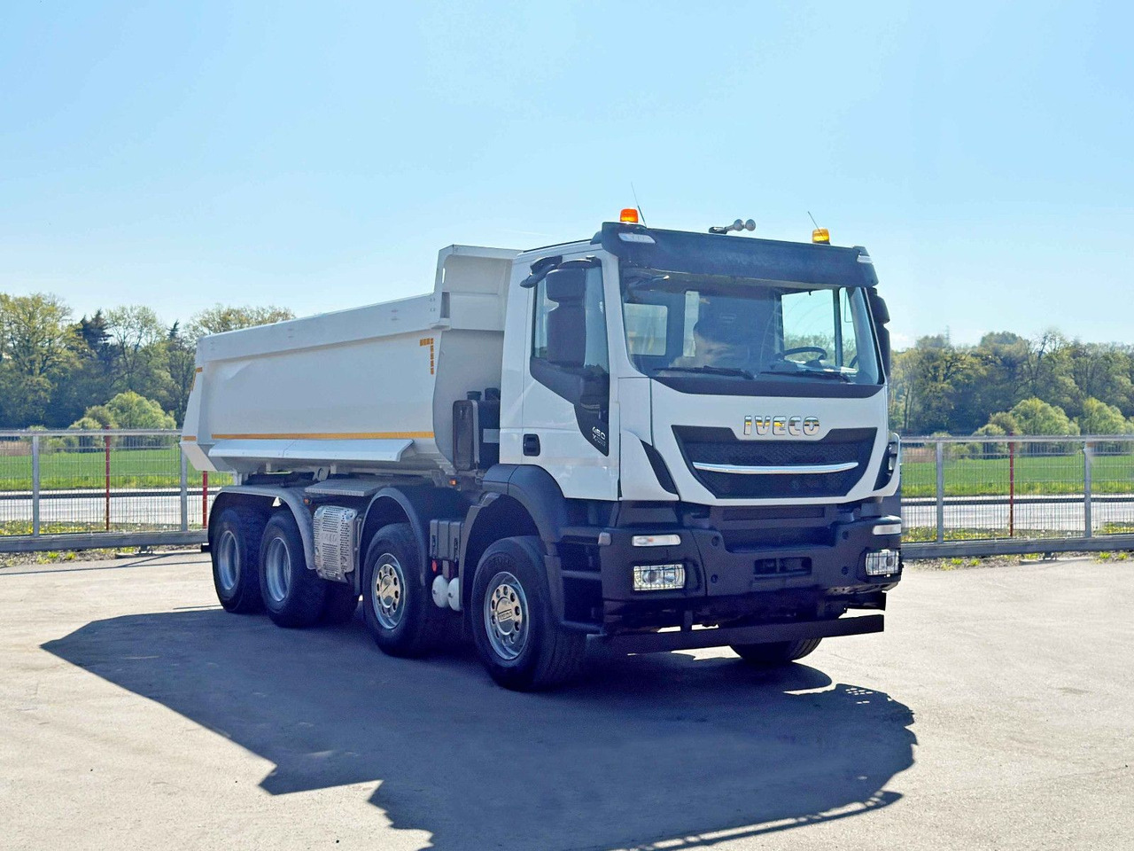 Iveco STRALIS X - WAY 460 * KIPPER * 8x4 * TOPZUSTAND - Billenőplatós teherautó: 1 kép. Iveco STRALIS X - WAY 460 * KIPPER * 8x4 * TOPZUSTAND - Billenőplatós teherautó: 1 kép.