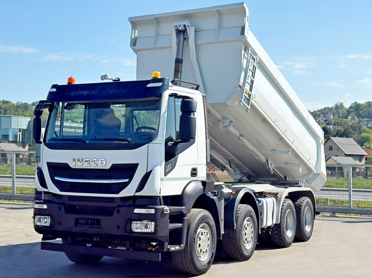 Iveco STRALIS X - WAY 460 * KIPPER * 8x4 * TOPZUSTAND - Billenőplatós teherautó: 4 kép. Iveco STRALIS X - WAY 460 * KIPPER * 8x4 * TOPZUSTAND - Billenőplatós teherautó: 4 kép.