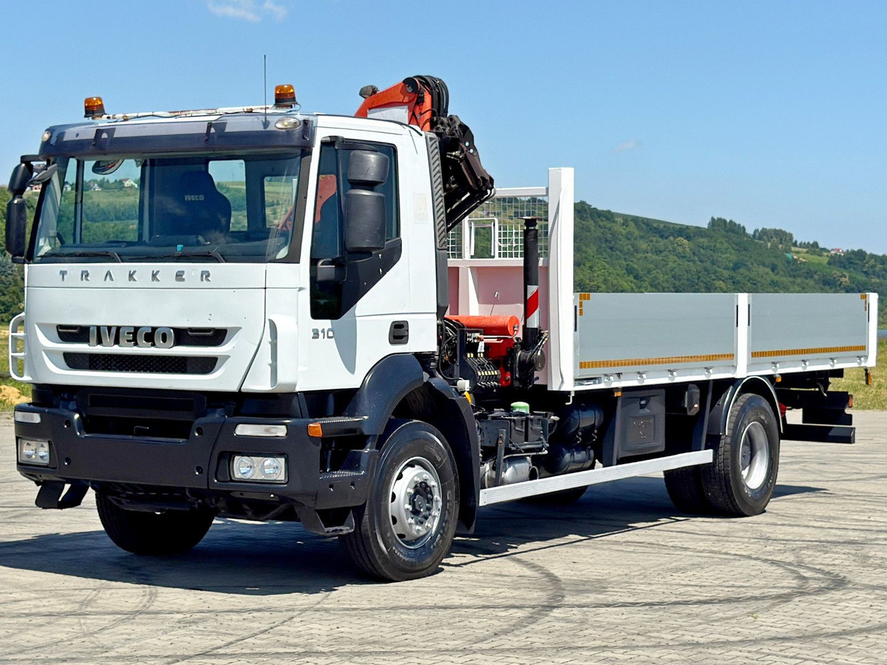 Iveco TRAKKER 310* PRITSCHE 6,00 m * PK 15500 * TOP - Darus autó: 3 kép. Iveco TRAKKER 310* PRITSCHE 6,00 m * PK 15500 * TOP - Darus autó: 3 kép.