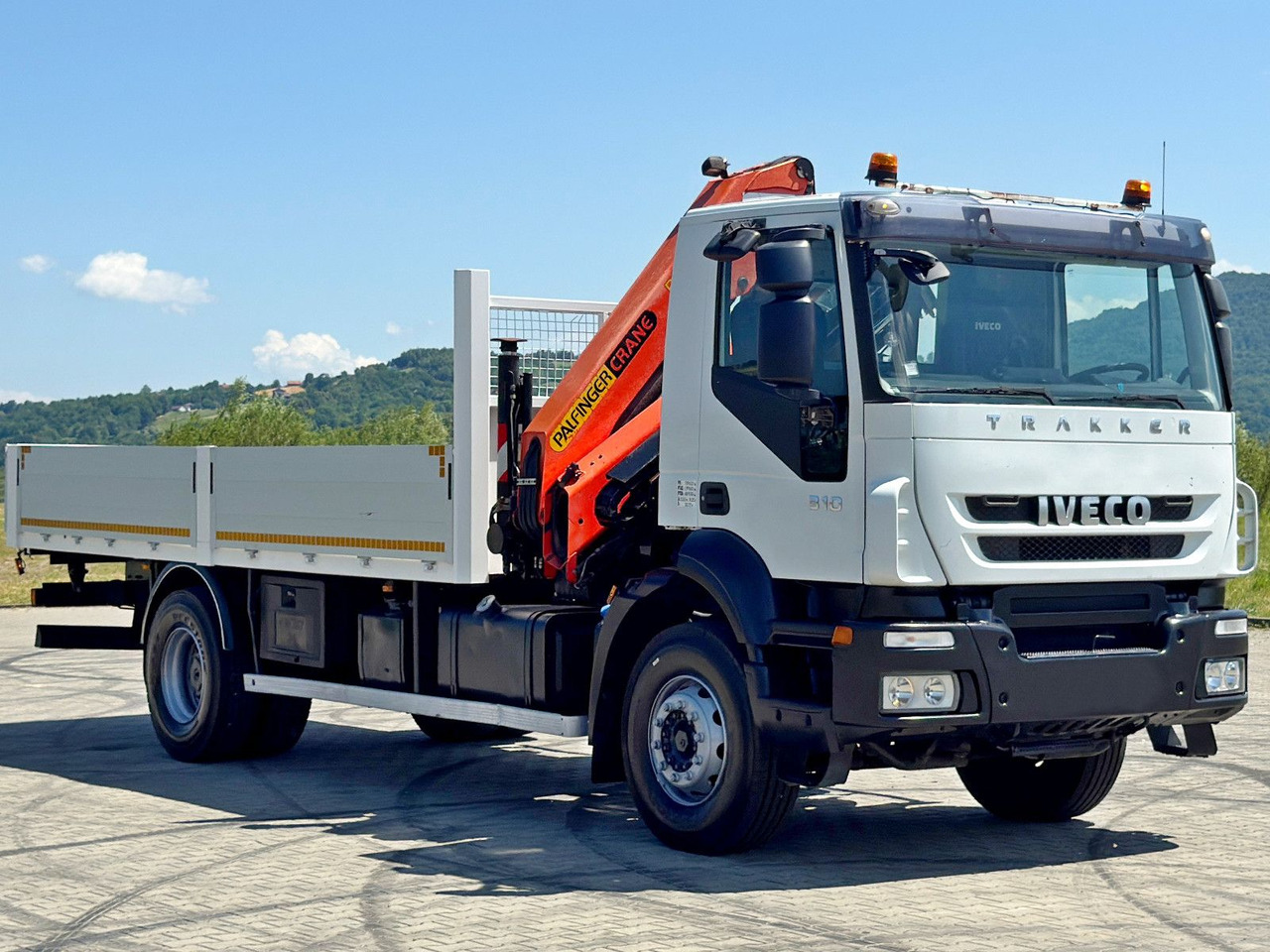 Iveco TRAKKER 310* PRITSCHE 6,00 m * PK 15500 * TOP - Darus autó: 4 kép. Iveco TRAKKER 310* PRITSCHE 6,00 m * PK 15500 * TOP - Darus autó: 4 kép.