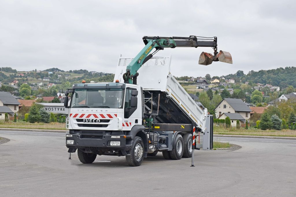 Iveco TRAKKER 360 * Kipper 5,20m* PK 16502 / FUNK*6x4 - Darus autó, Billenőplatós teherautó: 2 kép. Iveco TRAKKER 360 * Kipper 5,20m* PK 16502 / FUNK*6x4 - Darus autó, Billenőplatós teherautó: 2 kép.