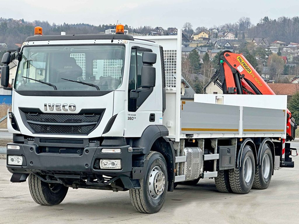 Iveco TRAKKER 360 * PRITSCHE 6,80* PK 16002 B+FUNK*6x4 - Darus autó, Platós teherautó: 4 kép. Iveco TRAKKER 360 * PRITSCHE 6,80* PK 16002 B+FUNK*6x4 - Darus autó, Platós teherautó: 4 kép.