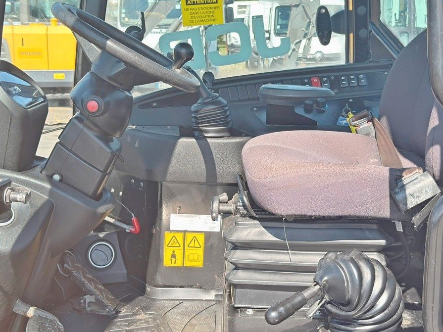 Gumikerekes homlokrakodó JCB 406 t4 * RADLADER * 4x4 * TOPZUSTAND: 9 kép.