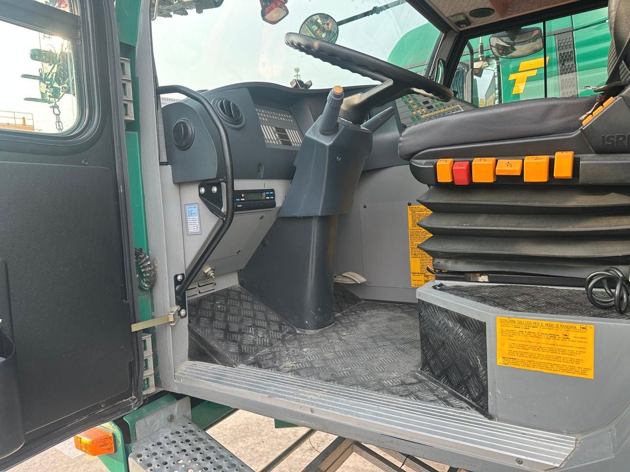 Liebherr LTM 1090 - 4.1 * 50 m * 8x8! - Toronydaru: 4 kép. Liebherr LTM 1090 - 4.1 * 50 m * 8x8! - Toronydaru: 4 kép.