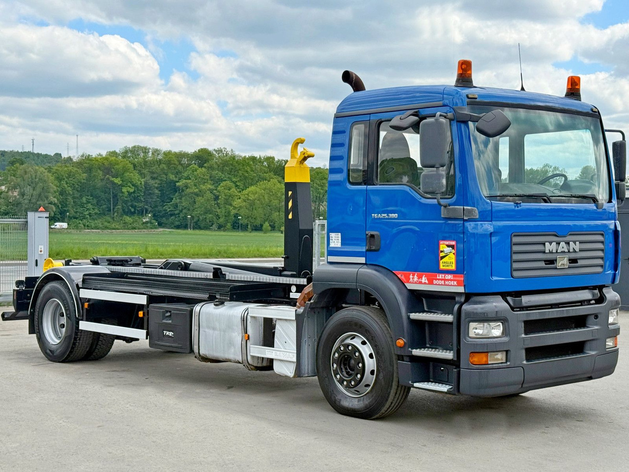 MAN TGA 18.310 Abrollkipper * Top Zustand! MAN TGA 18.310 Abrollkipper * Top Zustand! - Horgos rakodó teherautó: 3 kép. MAN TGA 18.310 Abrollkipper * Top Zustand! MAN TGA 18.310 Abrollkipper * Top Zustand! - Horgos rakodó teherautó: 3 kép.