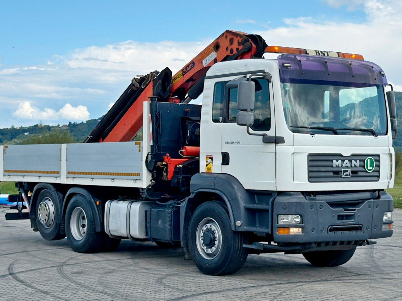 MAN TGA 26.430 Pritsche 5,50m + KRAN+ FUNK/6-4H2 MAN TGA 26.430 * PK 23002 + FUNK/6-4H2 - Darus autó: 3 kép. MAN TGA 26.430 Pritsche 5,50m + KRAN+ FUNK/6-4H2 MAN TGA 26.430 * PK 23002 + FUNK/6-4H2 - Darus autó: 3 kép.