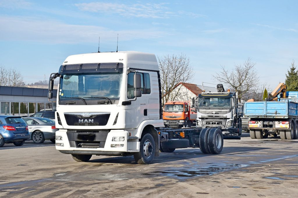 MAN TGM 12.290* FAHRGESTELL 6,30 m * TOPZUSTAND - Alvaz teherautó: 2 kép. MAN TGM 12.290* FAHRGESTELL 6,30 m * TOPZUSTAND - Alvaz teherautó: 2 kép.
