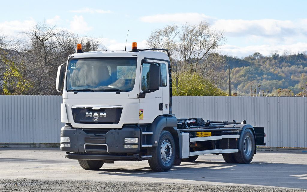 MAN TGS 18.320 Abrollkipper * Top Zustand! MAN TGS 18.320 Abrollkipper * Top Zustand! - Horgos rakodó teherautó: 1 kép. MAN TGS 18.320 Abrollkipper * Top Zustand! MAN TGS 18.320 Abrollkipper * Top Zustand! - Horgos rakodó teherautó: 1 kép.